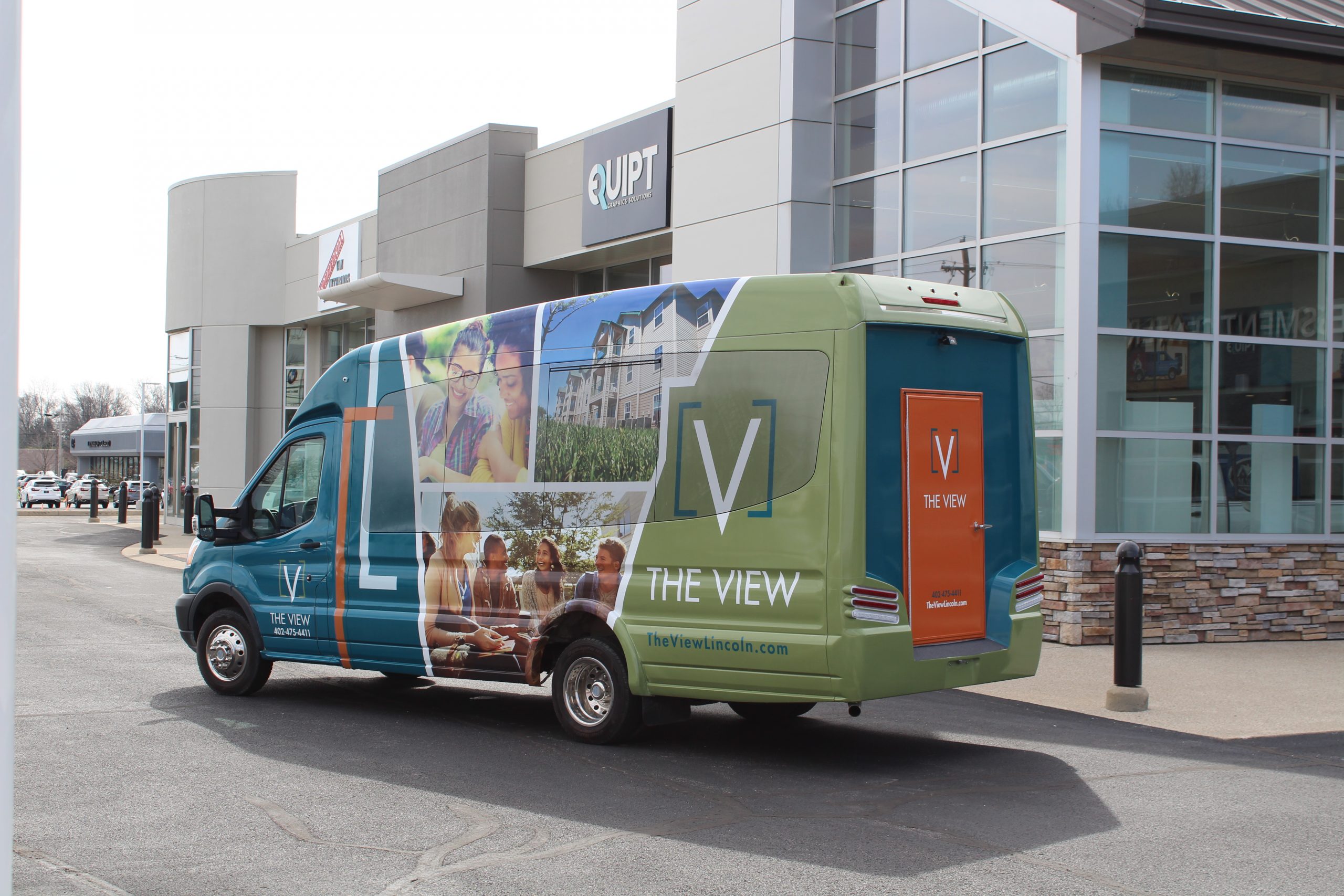 4 Reasons To Invest In Vinyl Wraps For Your Business